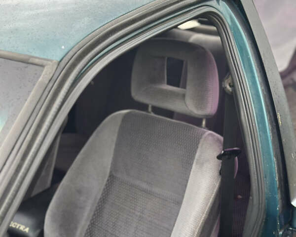 Зеленый Опель Вектра, объемом двигателя 1.8 л и пробегом 309 тыс. км за 999 $, фото 15 на Automoto.ua