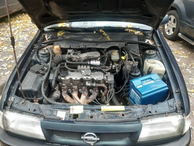 Зеленый Опель Вектра, объемом двигателя 2 л и пробегом 400 тыс. км за 1350 $, фото 5 на Automoto.ua