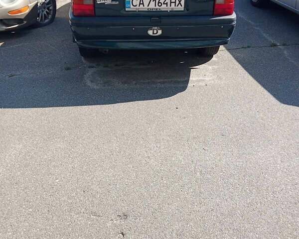 Зеленый Опель Вектра, объемом двигателя 2 л и пробегом 400 тыс. км за 1700 $, фото 3 на Automoto.ua