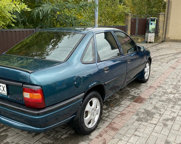 Зеленый Опель Вектра, объемом двигателя 2 л и пробегом 350 тыс. км за 2700 $, фото 3 на Automoto.ua