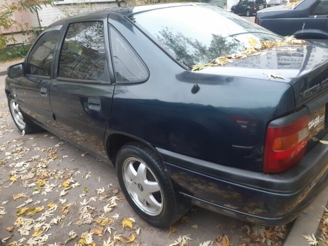 Зеленый Опель Вектра, объемом двигателя 2 л и пробегом 400 тыс. км за 1350 $, фото 3 на Automoto.ua