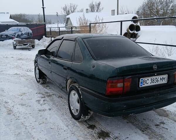 Зеленый Опель Вектра, объемом двигателя 2 л и пробегом 300 тыс. км за 1950 $, фото 4 на Automoto.ua