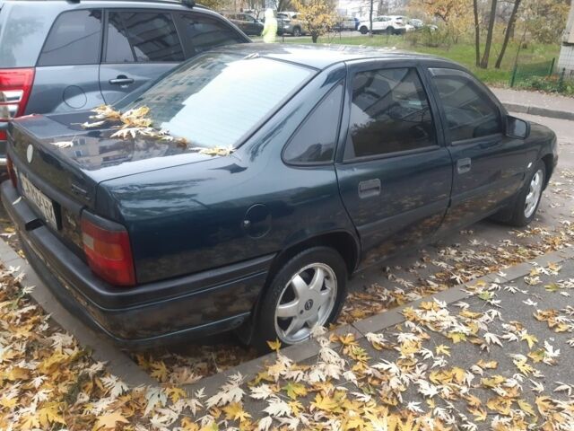 Зеленый Опель Вектра, объемом двигателя 2 л и пробегом 400 тыс. км за 1350 $, фото 2 на Automoto.ua