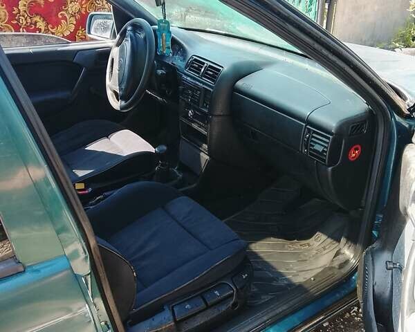 Зеленый Опель Вектра, объемом двигателя 0 л и пробегом 200 тыс. км за 900 $, фото 3 на Automoto.ua