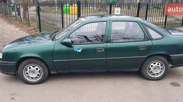 Зелений Опель Вектра, об'ємом двигуна 2 л та пробігом 263 тис. км за 1300 $, фото 3 на Automoto.ua