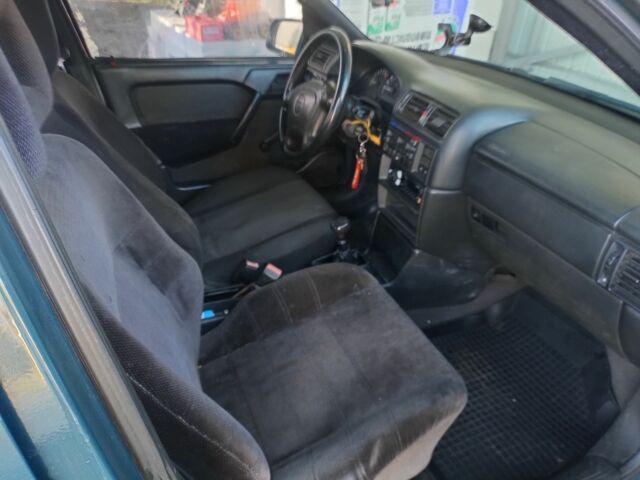 Зеленый Опель Вектра, объемом двигателя 1.6 л и пробегом 412 тыс. км за 1800 $, фото 5 на Automoto.ua