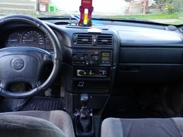 Зелений Опель Вектра, об'ємом двигуна 1.8 л та пробігом 300 тис. км за 1200 $, фото 7 на Automoto.ua