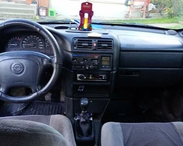 Зеленый Опель Вектра, объемом двигателя 1.8 л и пробегом 300 тыс. км за 1200 $, фото 7 на Automoto.ua