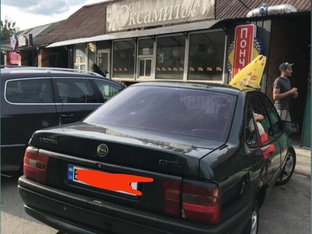 Зеленый Опель Вектра, объемом двигателя 1.6 л и пробегом 100 тыс. км за 600 $, фото 1 на Automoto.ua