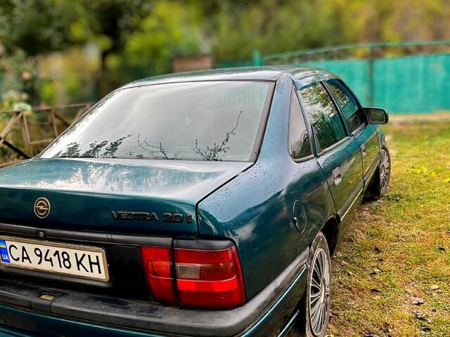 Зеленый Опель Вектра, объемом двигателя 2 л и пробегом 319 тыс. км за 2000 $, фото 2 на Automoto.ua