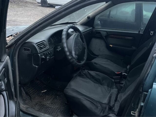 Зелений Опель Вектра, об'ємом двигуна 2 л та пробігом 200 тис. км за 500 $, фото 7 на Automoto.ua