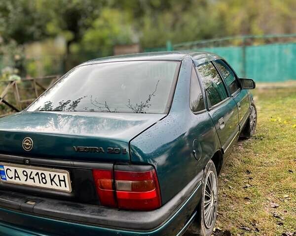 Зелений Опель Вектра, об'ємом двигуна 2 л та пробігом 319 тис. км за 2000 $, фото 1 на Automoto.ua