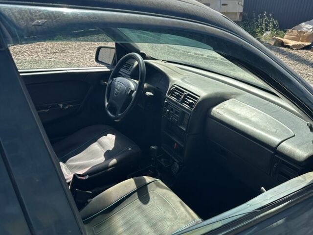 Зеленый Опель Вектра, объемом двигателя 1.8 л и пробегом 480 тыс. км за 999 $, фото 7 на Automoto.ua