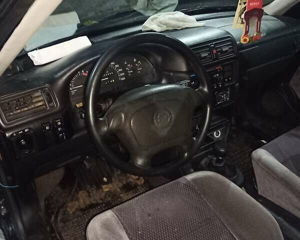 Зеленый Опель Вектра, объемом двигателя 2 л и пробегом 201 тыс. км за 2200 $, фото 4 на Automoto.ua