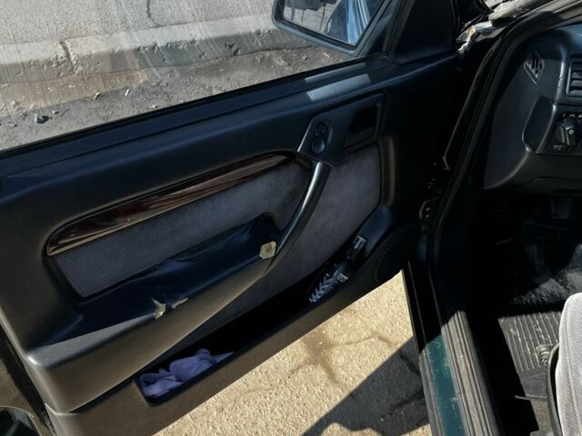 Зеленый Опель Вектра, объемом двигателя 1.7 л и пробегом 300 тыс. км за 2200 $, фото 6 на Automoto.ua