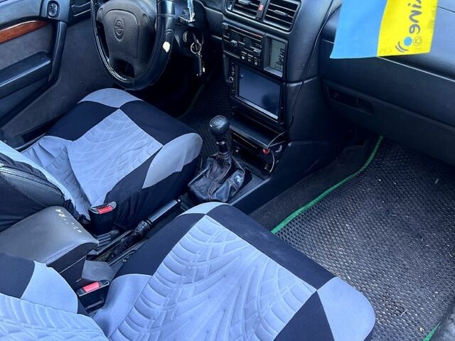 Зелений Опель Вектра, об'ємом двигуна 2 л та пробігом 253 тис. км за 1350 $, фото 3 на Automoto.ua