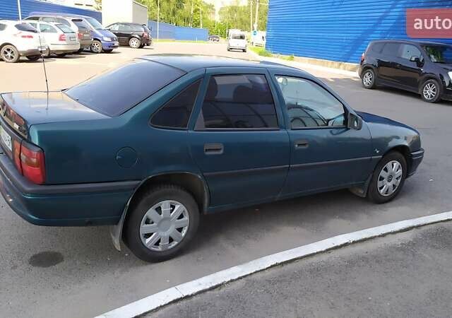 Зеленый Опель Вектра, объемом двигателя 1.6 л и пробегом 380 тыс. км за 1800 $, фото 4 на Automoto.ua