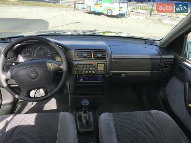 Зеленый Опель Вектра, объемом двигателя 2 л и пробегом 316 тыс. км за 1400 $, фото 7 на Automoto.ua