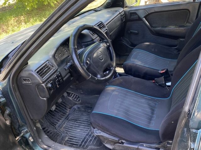 Зеленый Опель Вектра, объемом двигателя 1.8 л и пробегом 480 тыс. км за 999 $, фото 2 на Automoto.ua