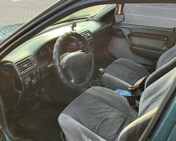 Зелений Опель Вектра, об'ємом двигуна 2 л та пробігом 300 тис. км за 1700 $, фото 8 на Automoto.ua