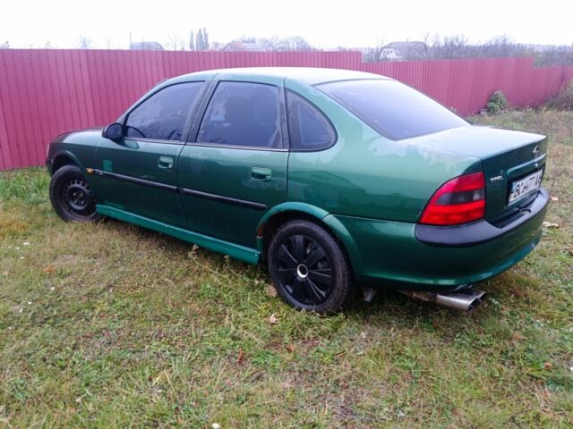 Зеленый Опель Вектра, объемом двигателя 1.8 л и пробегом 398 тыс. км за 1100 $, фото 5 на Automoto.ua