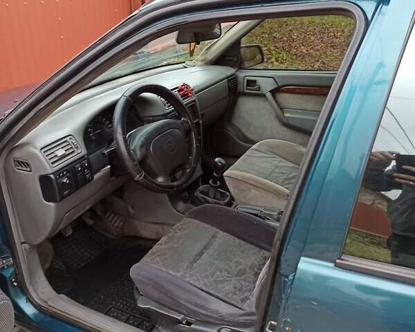Зеленый Опель Вектра, объемом двигателя 1.8 л и пробегом 610 тыс. км за 1200 $, фото 7 на Automoto.ua