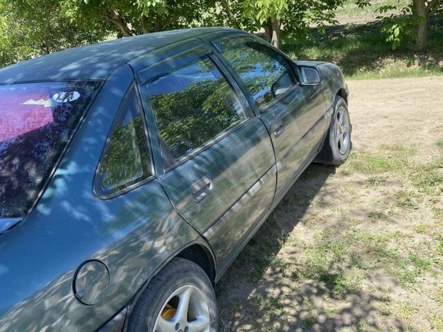 Зеленый Опель Вектра, объемом двигателя 1.8 л и пробегом 480 тыс. км за 999 $, фото 5 на Automoto.ua