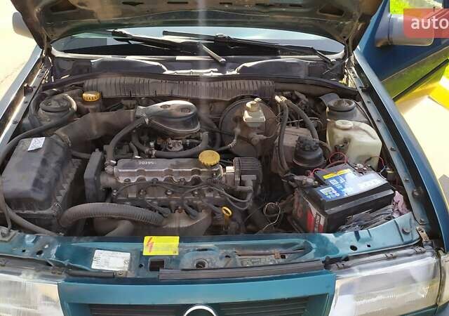 Зеленый Опель Вектра, объемом двигателя 1.6 л и пробегом 380 тыс. км за 1800 $, фото 10 на Automoto.ua