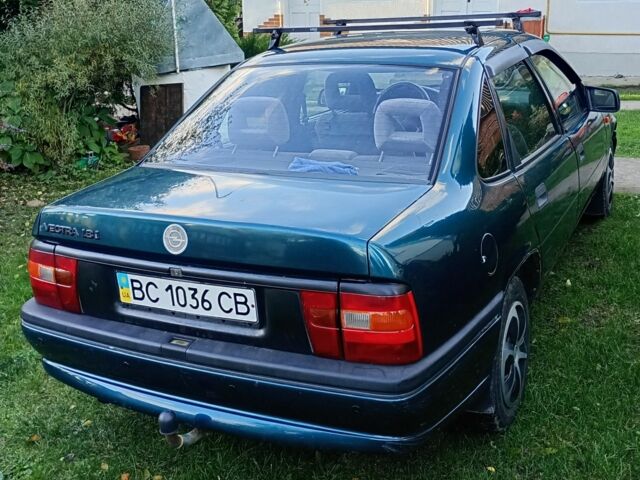 Зелений Опель Вектра, об'ємом двигуна 1.8 л та пробігом 300 тис. км за 1200 $, фото 4 на Automoto.ua