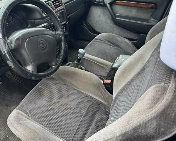 Зелений Опель Вектра, об'ємом двигуна 1.7 л та пробігом 330 тис. км за 1454 $, фото 5 на Automoto.ua