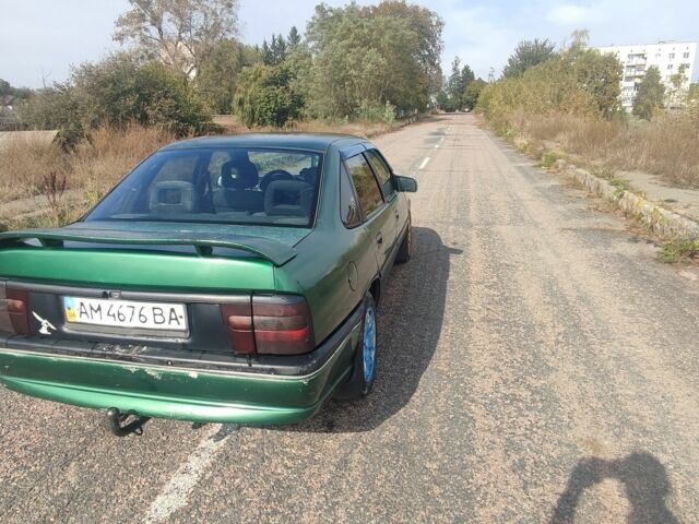 Зеленый Опель Вектра, объемом двигателя 1 л и пробегом 340 тыс. км за 1200 $, фото 1 на Automoto.ua