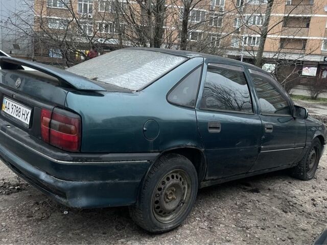 Зелений Опель Вектра, об'ємом двигуна 2 л та пробігом 200 тис. км за 500 $, фото 3 на Automoto.ua
