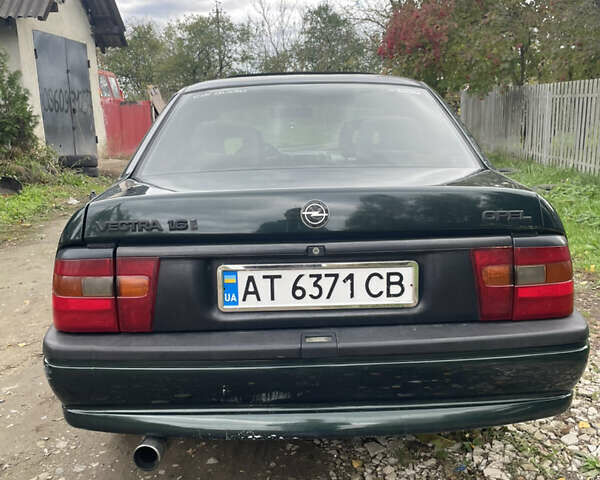 Зелений Опель Вектра, об'ємом двигуна 1.6 л та пробігом 380 тис. км за 1000 $, фото 1 на Automoto.ua