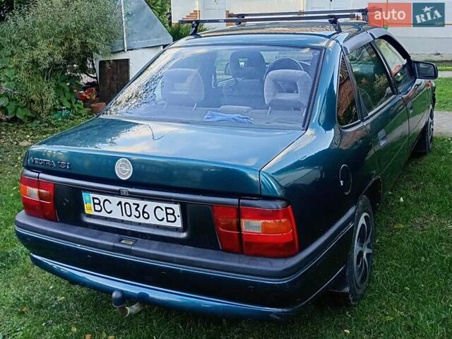 Зеленый Опель Вектра, объемом двигателя 1.8 л и пробегом 300 тыс. км за 1200 $, фото 4 на Automoto.ua