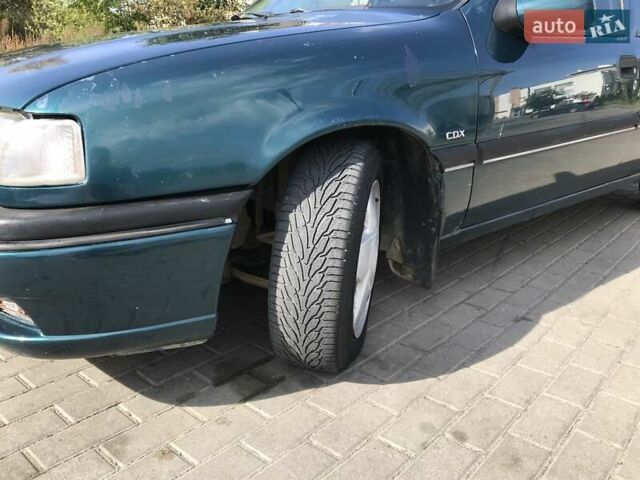 Зеленый Опель Вектра, объемом двигателя 2 л и пробегом 316 тыс. км за 1400 $, фото 1 на Automoto.ua