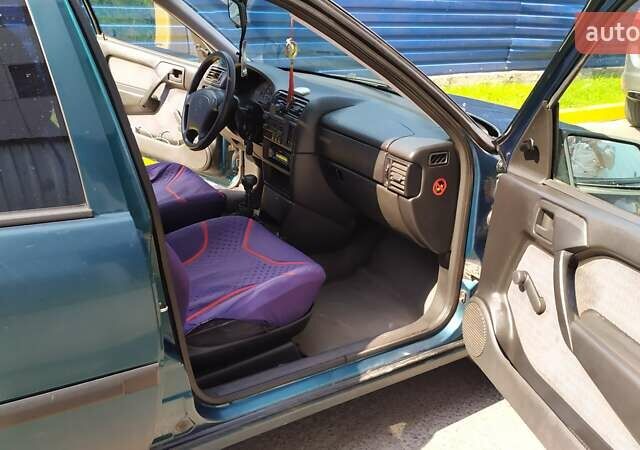 Зеленый Опель Вектра, объемом двигателя 1.6 л и пробегом 380 тыс. км за 1800 $, фото 20 на Automoto.ua