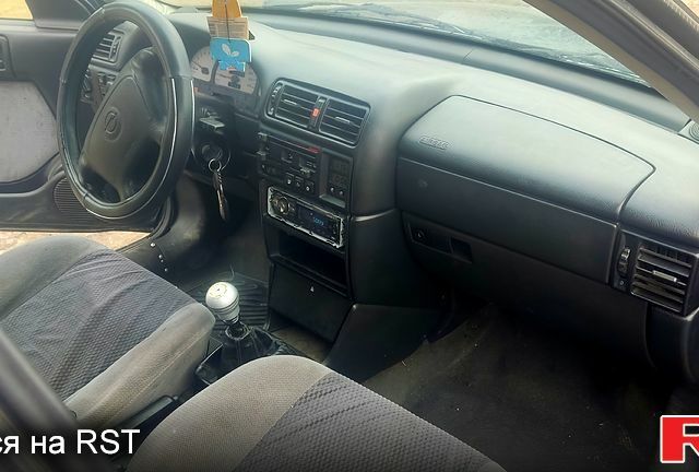 Зеленый Опель Вектра, объемом двигателя 2 л и пробегом 100 тыс. км за 1150 $, фото 2 на Automoto.ua