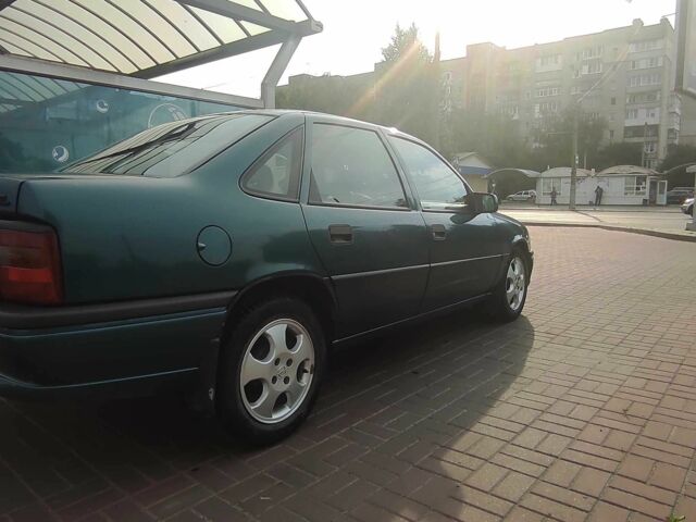 Зеленый Опель Вектра, объемом двигателя 1.6 л и пробегом 272 тыс. км за 1900 $, фото 1 на Automoto.ua