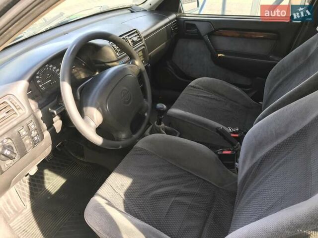 Зеленый Опель Вектра, объемом двигателя 2 л и пробегом 316 тыс. км за 1400 $, фото 5 на Automoto.ua