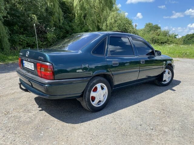 Зелений Опель Вектра, об'ємом двигуна 1.8 л та пробігом 270 тис. км за 2499 $, фото 3 на Automoto.ua