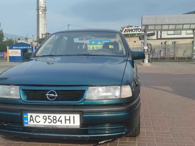 Зеленый Опель Вектра, объемом двигателя 1.6 л и пробегом 272 тыс. км за 1900 $, фото 4 на Automoto.ua