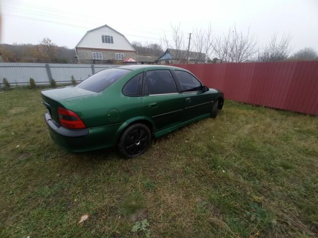 Зеленый Опель Вектра, объемом двигателя 1.8 л и пробегом 398 тыс. км за 1100 $, фото 8 на Automoto.ua