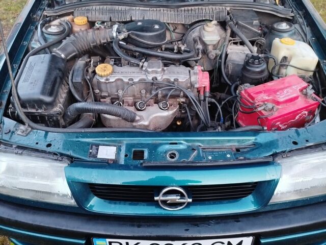 Зеленый Опель Вектра, объемом двигателя 1.8 л и пробегом 254 тыс. км за 1900 $, фото 4 на Automoto.ua