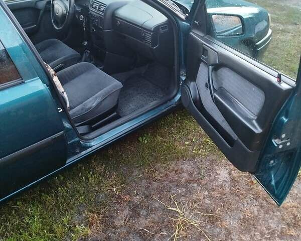 Зелений Опель Вектра, об'ємом двигуна 1.8 л та пробігом 255 тис. км за 2000 $, фото 3 на Automoto.ua