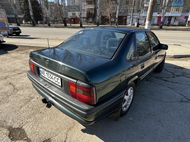Зеленый Опель Вектра, объемом двигателя 1.7 л и пробегом 300 тыс. км за 2200 $, фото 3 на Automoto.ua