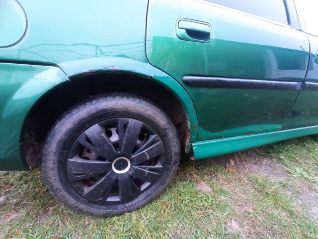 Зеленый Опель Вектра, объемом двигателя 1.8 л и пробегом 398 тыс. км за 1100 $, фото 14 на Automoto.ua