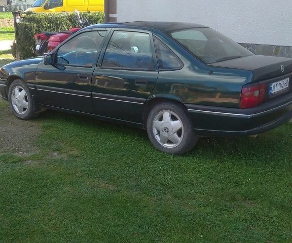 Зелений Опель Вектра, об'ємом двигуна 1.7 л та пробігом 2 тис. км за 2200 $, фото 2 на Automoto.ua