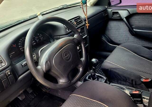Зеленый Опель Вектра, объемом двигателя 2 л и пробегом 216 тыс. км за 1300 $, фото 5 на Automoto.ua