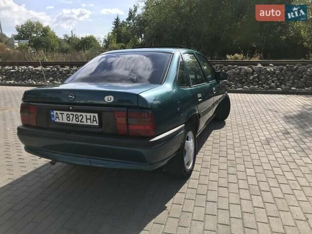 Зеленый Опель Вектра, объемом двигателя 2 л и пробегом 316 тыс. км за 1400 $, фото 3 на Automoto.ua