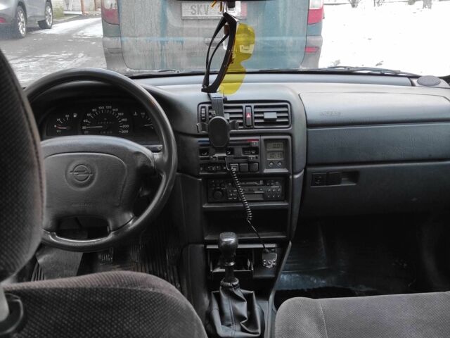 Зеленый Опель Вектра, объемом двигателя 1.6 л и пробегом 272 тыс. км за 1900 $, фото 5 на Automoto.ua